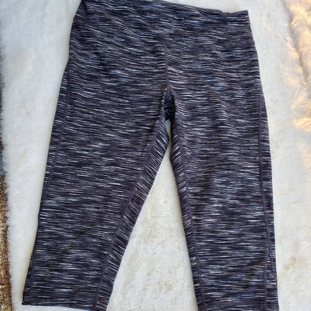 Zella Capri leggings size M